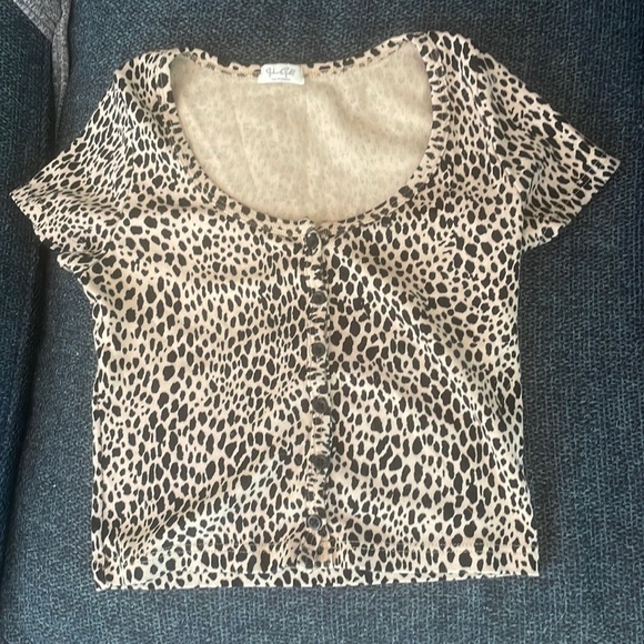 Brandy Melville (John galt) cheetah print button crop top - Picture 1 of 1